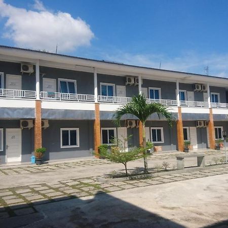 Liberty Homestay Parit  Exterior photo