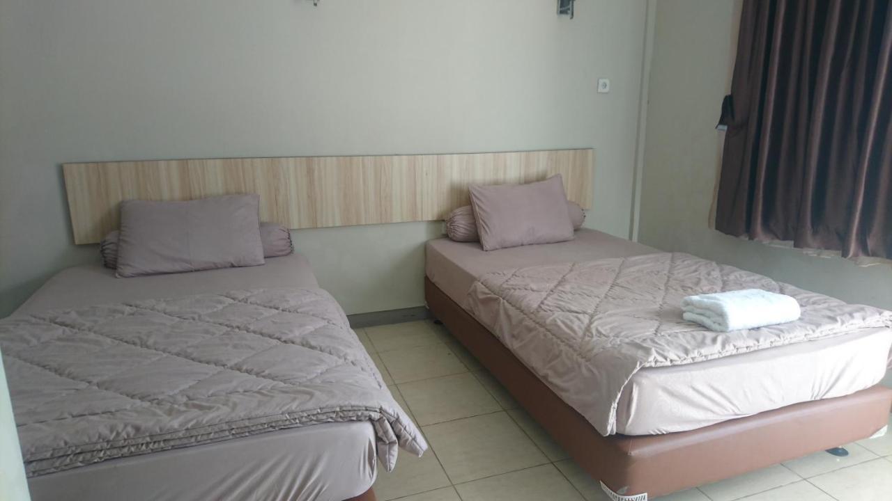 Liberty Homestay Parit  Exterior photo